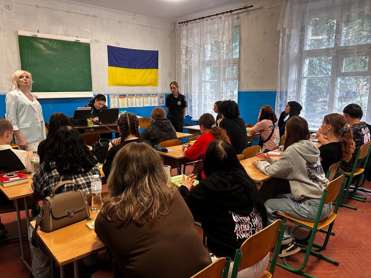 Безпечне літо починається зі знань: профілактична зустріч із поліцейськими